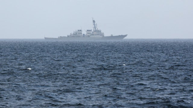 China enfrenta navio de guerra americano no Pacífico