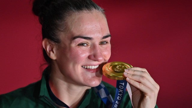 Beatriz Ferreira sobra na final e fatura bicampeonato mundial de boxe