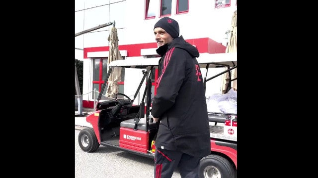 Thomas Tuchel sorridente no primeiro treino no Bayern Munique