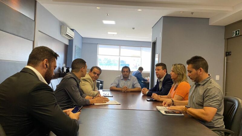 Prefeito e comitiva se reúnem com governo do Estado para tratativas de mil apartamentos para Sorriso