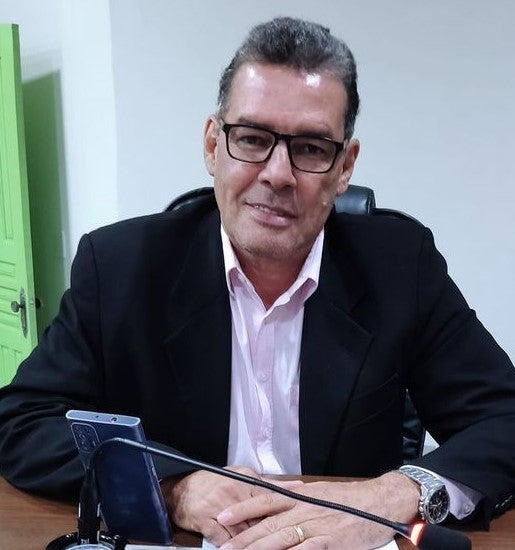 Valter do Sindicato Solicita alambrado, iluminação e pequena arquibancada na quadra da Praça do Santa Marta