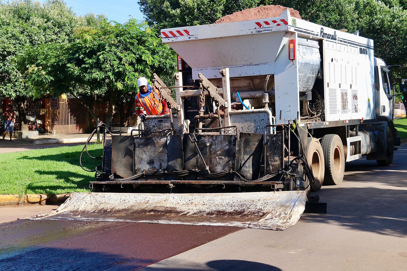 COLIDER: AVENIDA DAURI RIVA COMEÇA A SER REVITALIZADA COM MICRO PAVIMENTAÇÃO