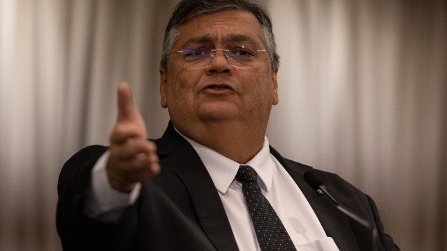 Dino fala em múltiplos "indícios" de crimes de Anderson Torres