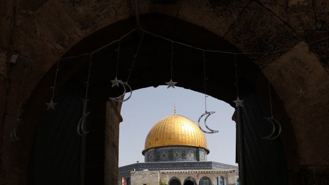 Confrontos na mesquita de Al-Aqsa. Palestinianos lançam foguetes de Gaza