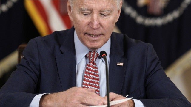 Biden "vai lutar" contra suspensão de pílula abortiva nos EUA