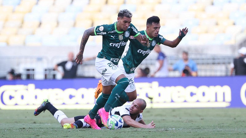 Palmeiras reage com gols de cabeça e busca empate contra o Vasco no Maracanã