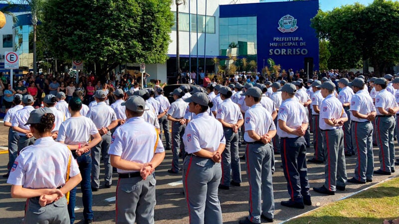 Secretário confirma a prefeito implantação de escola militar em Guarantã