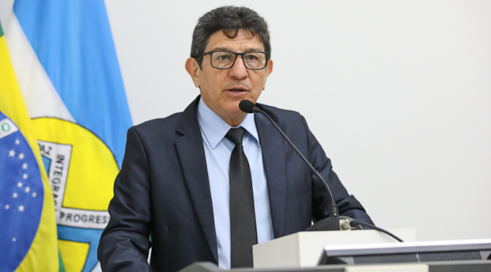 Presidente da câmara propõe estacionamento interno em avenida de Nova Mutum