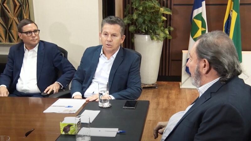 Governador vai ao TCE e entrega prestação de contas último ano do seu 1º mandato