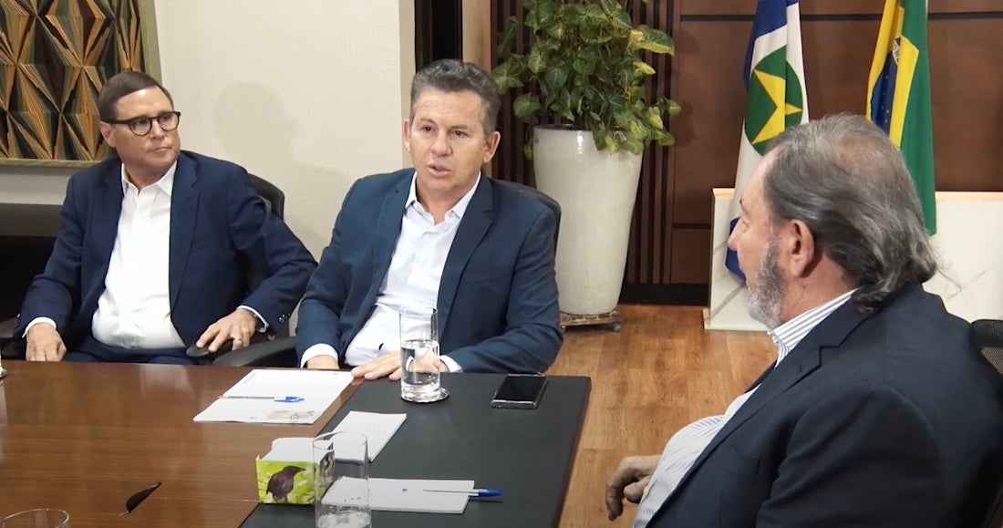 Governador vai ao TCE e entrega prestação de contas último ano do seu 1º mandato