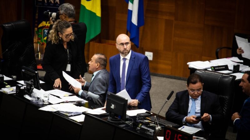 Governo de Mato Grosso sanciona lei que limita gastos públicos com shows nacionais e valoriza artistas locais