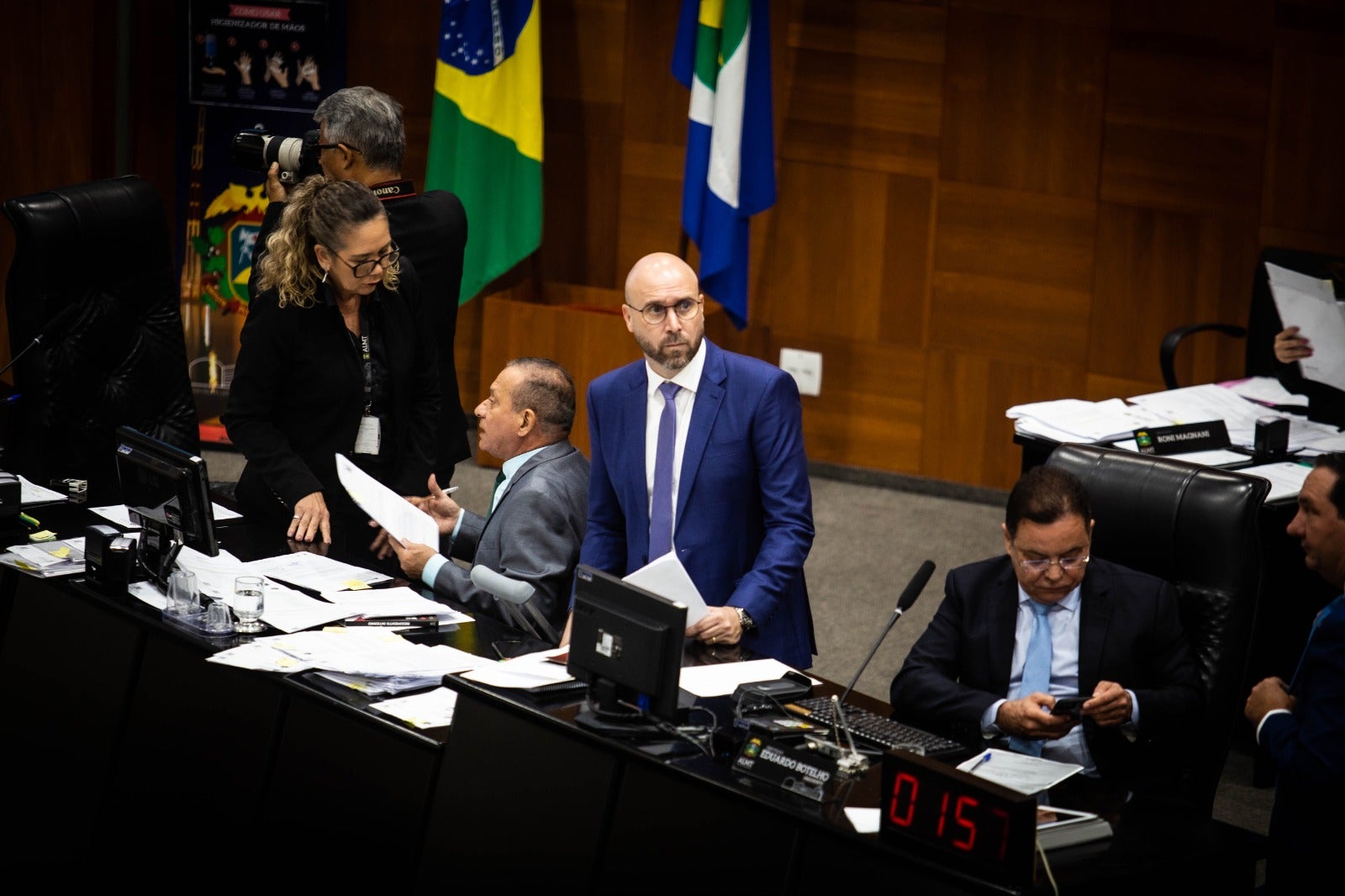 Governo de Mato Grosso sanciona lei que limita gastos públicos com shows nacionais e valoriza artistas locais