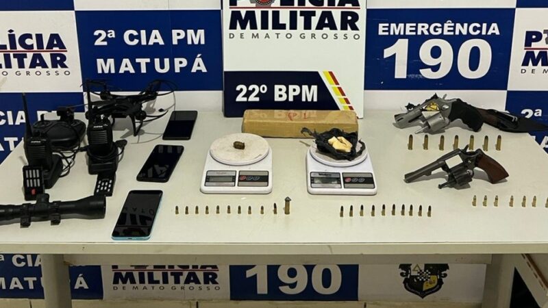 Homem é preso pela PM com tablete de maconha, duas armas e 35 munições em Matupá