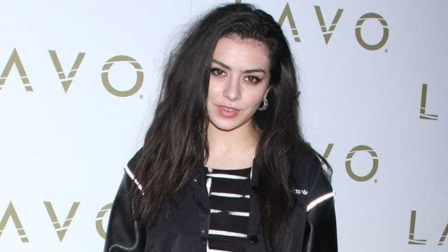 Charli XCX vai estrear como atriz em remake do terror ‘Faces da Morte’