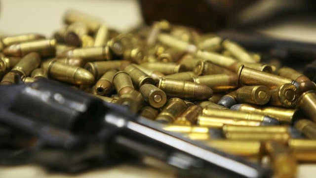 Petistas propõem taxar armas de fogo para financiar ações de segurança nas escolas