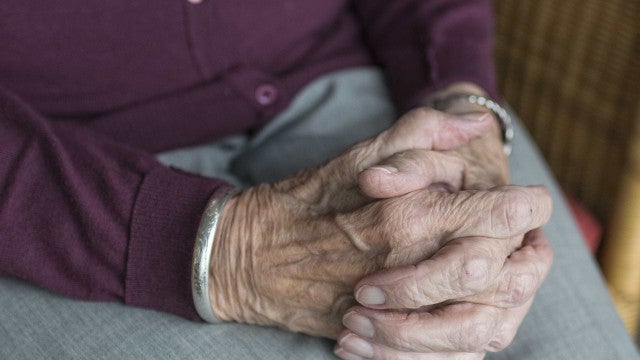 Idosa de 64 anos é acusada de liderar esquema mundial de tráfico de drogas