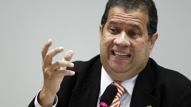 INSS precisa de recursos para reduzir filas, diz Carlos Lupi