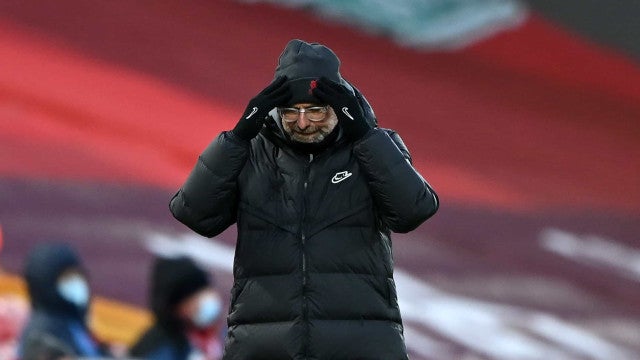 Klopp é atingido por objeto arremessado em ônibus do Liverpool