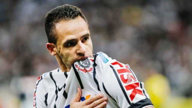 Com lesão no menisco, Renato Augusto passará por artroscopia no Corinthians