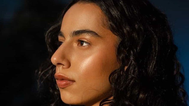 Novo disco de Marina Sena tenta equilíbrio de diva pop e dádiva indie