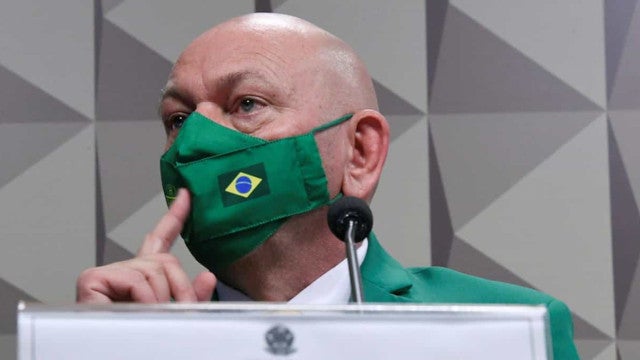 Luciano Hang cai mais de 300 posições na lista de mais ricos do mundo