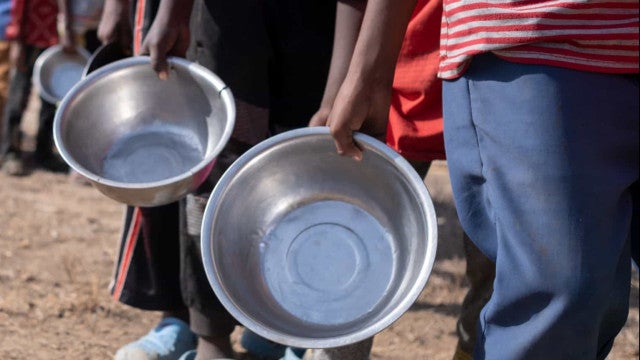 23% dos brasileiros dizem que comida em casa é insuficiente, aponta Datafolha