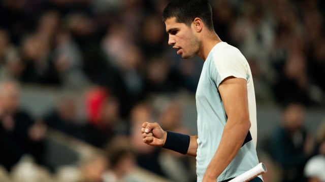 Alcaraz avança às quartas em Barcelona e Rafael Matos é eliminado nas duplas