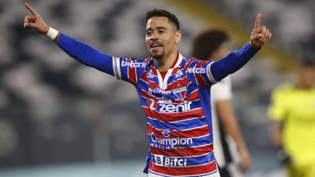 Pikachu faz dois, Fortaleza bate o Coritiba e vence a 1ª no Brasileirão