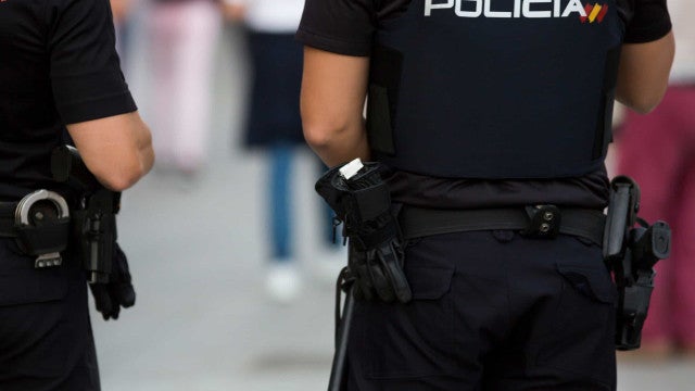 Policial fica sem parte da orelha após ser mordido por suspeito