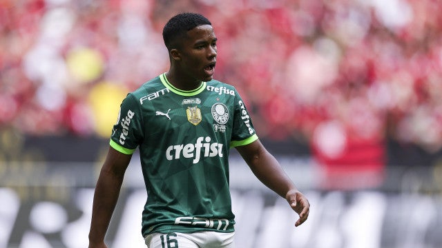 Endrick dispensa tratamento especial e terá sequência entre titulares