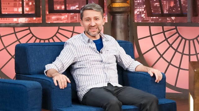 Tadeu Mello revela que já foi camelô antes da fama como ator e dublador