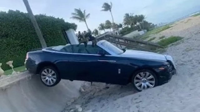 Mulher bate em jardim e derruba escultura de 3 milhões de dólares