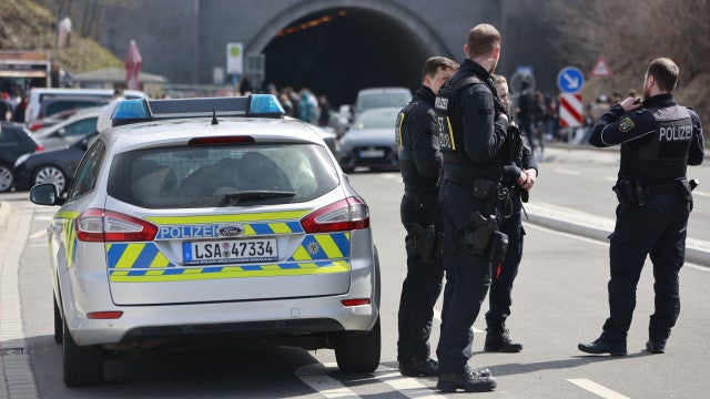 Rapaz de 11 anos suspeito de matar menina de 10 em centro na Alemanha