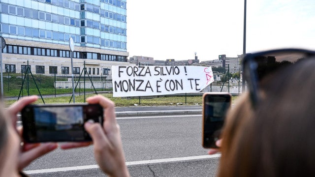 "Ótimismo cauteloso". Berlusconi está melhor mas continua internado