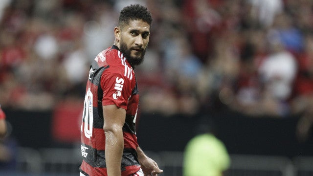 Flamengo em caos: Casa dos pais de jogador é assaltada durante a noite