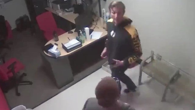 Imagens mostram segurança de supermercado agredindo cliente nos EUA