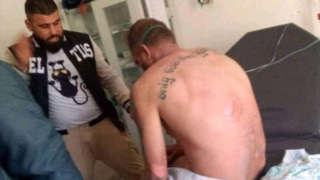 Nizar Issaoui, jogador de futebol tunisiano, ateia fogo em si mesmo