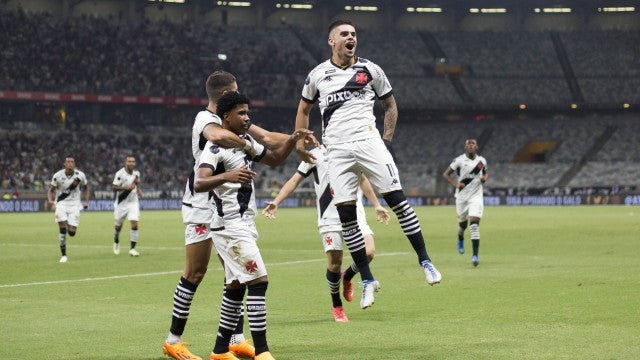 Com início fulminante, Vasco bate o Atlético-MG na estreia do Brasileirão