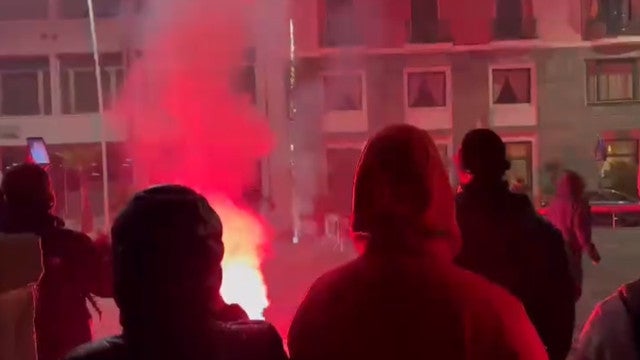 Torcedores do Napoli decidiram infernizar a noite dos atletas do AC Milan