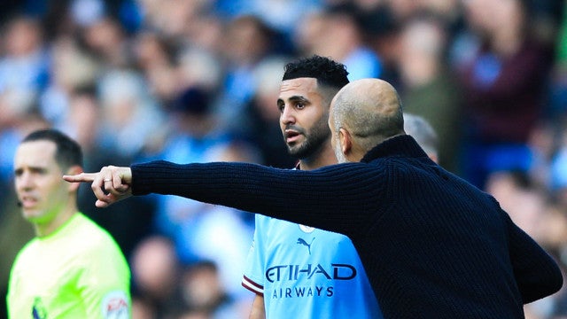 Mahrez marca 3 gols pelo City e Guardiola afirma: "ele adora jogar"