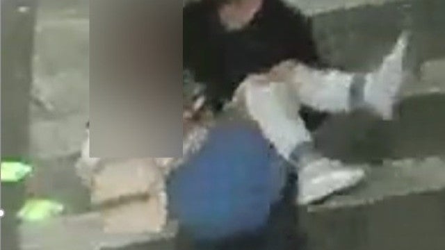 Mulher é raptada em plena via pública e levada em furgão em Nova Iorque