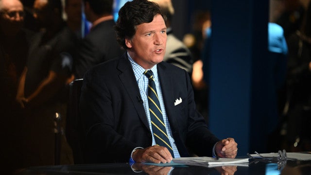 Fox News anuncia saída de Tucker Carlson, estrela conservadora dos EUA