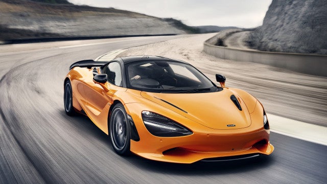 McLaren 750S é apresentado com menos peso e mais potência