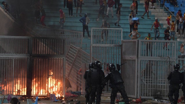 Torcedora morre no meio do caos em jogo da Champions africana