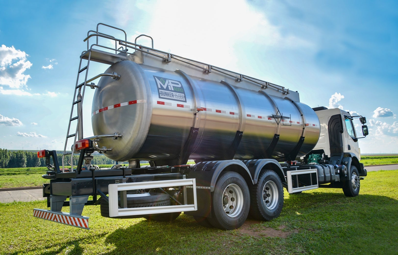 Tanque que abastece pulverizador em apenas dois minutos será destaque na AgroBrasília