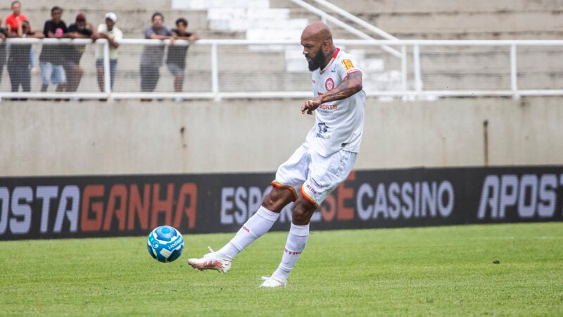 Com mais de 240 jogos pelo Avaí, Bruno Silva, volante do Tombense, projeta o reencontro com o clube catarinense
