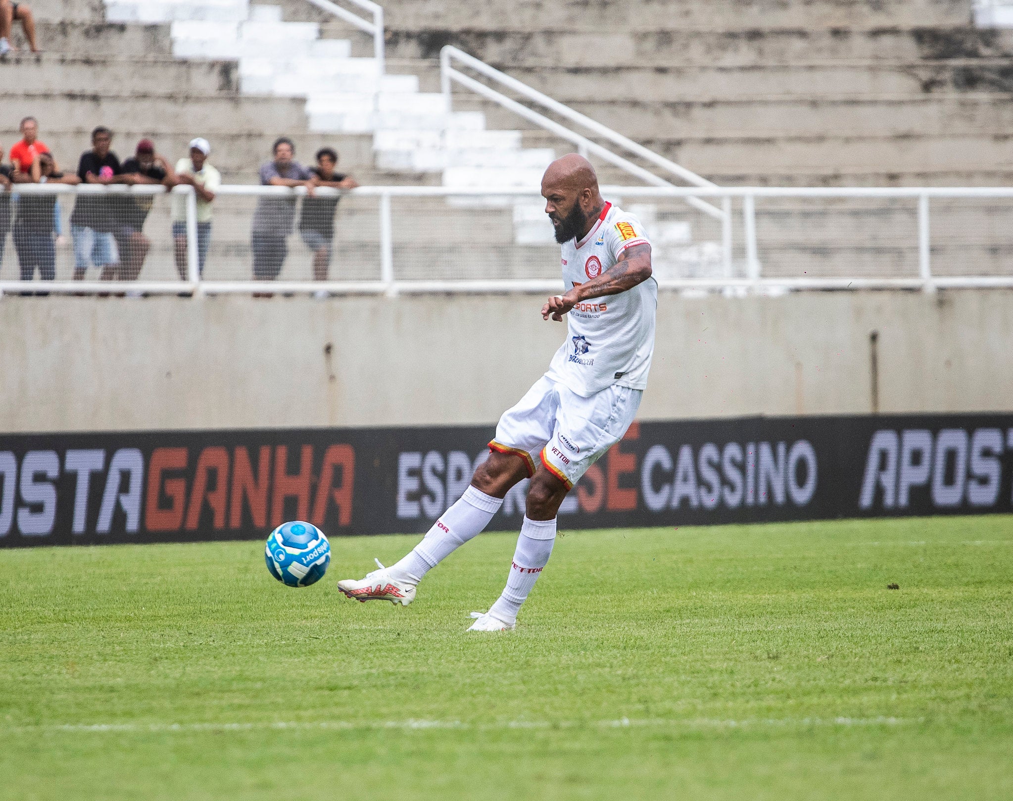 Com mais de 240 jogos pelo Avaí, Bruno Silva, volante do Tombense, projeta o reencontro com o clube catarinense