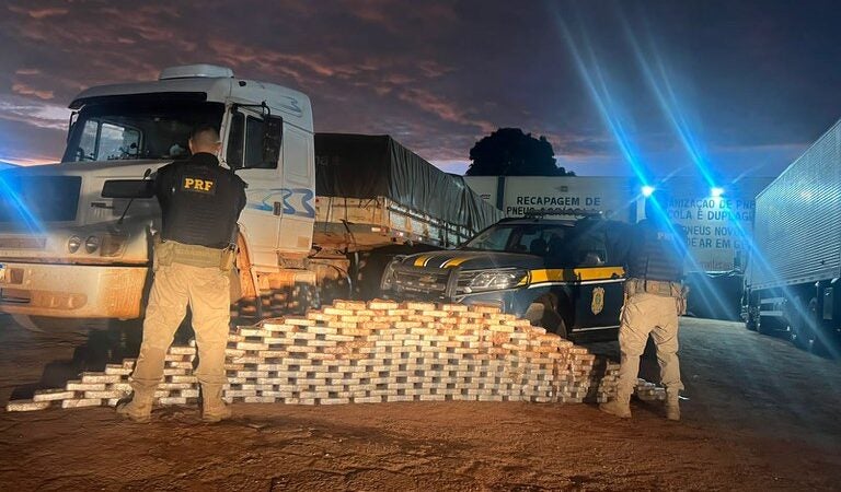 PRF apreende 210kg de pasta base de cocaína