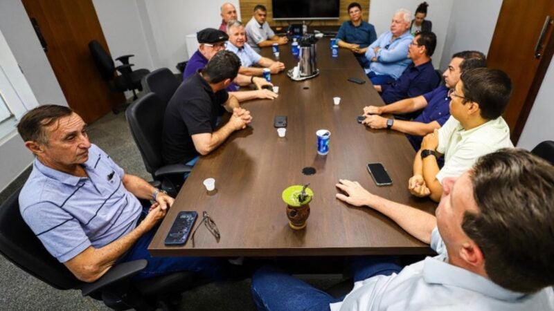 Prefeito e dirigentes de associações debatem municipalizar 2 trechos de rodovias em Sorriso