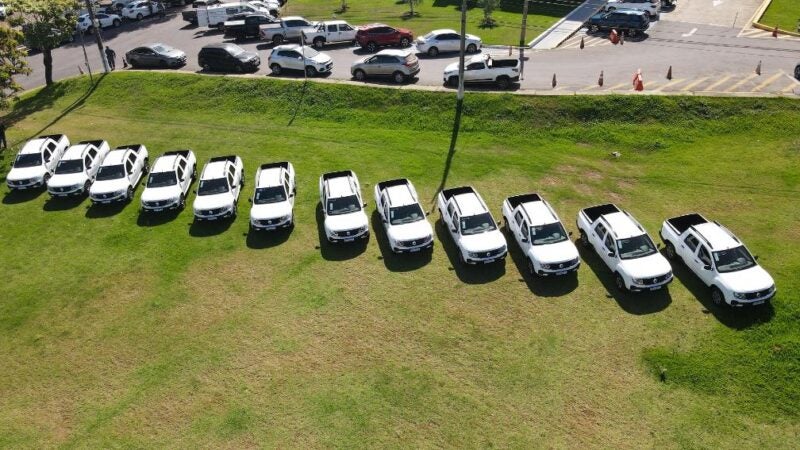 Governador entrega 12 viaturas e novos uniformes para Polícia Civil em Mato Grosso
